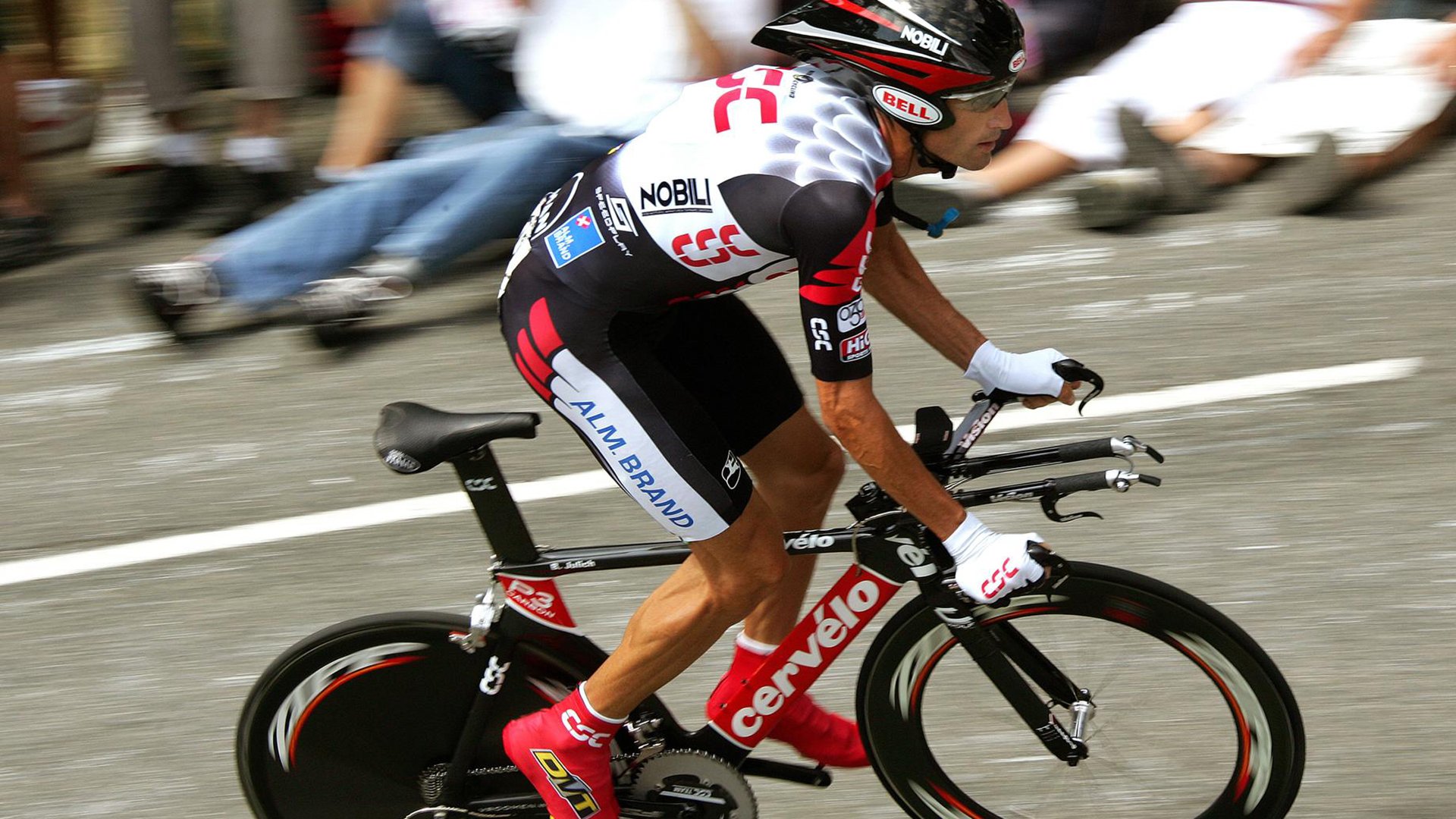 赛道与绿茵场,F1揭幕战与韩国足球的压制哲学