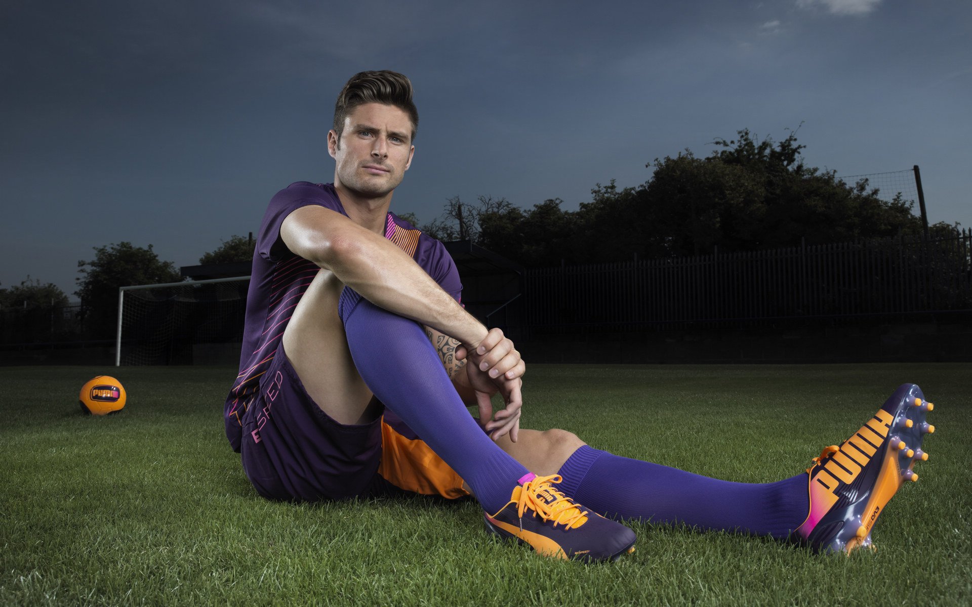 开云体育app-德甲争冠战之夜，布伦森点燃赛场，一记绝杀铸就永恒