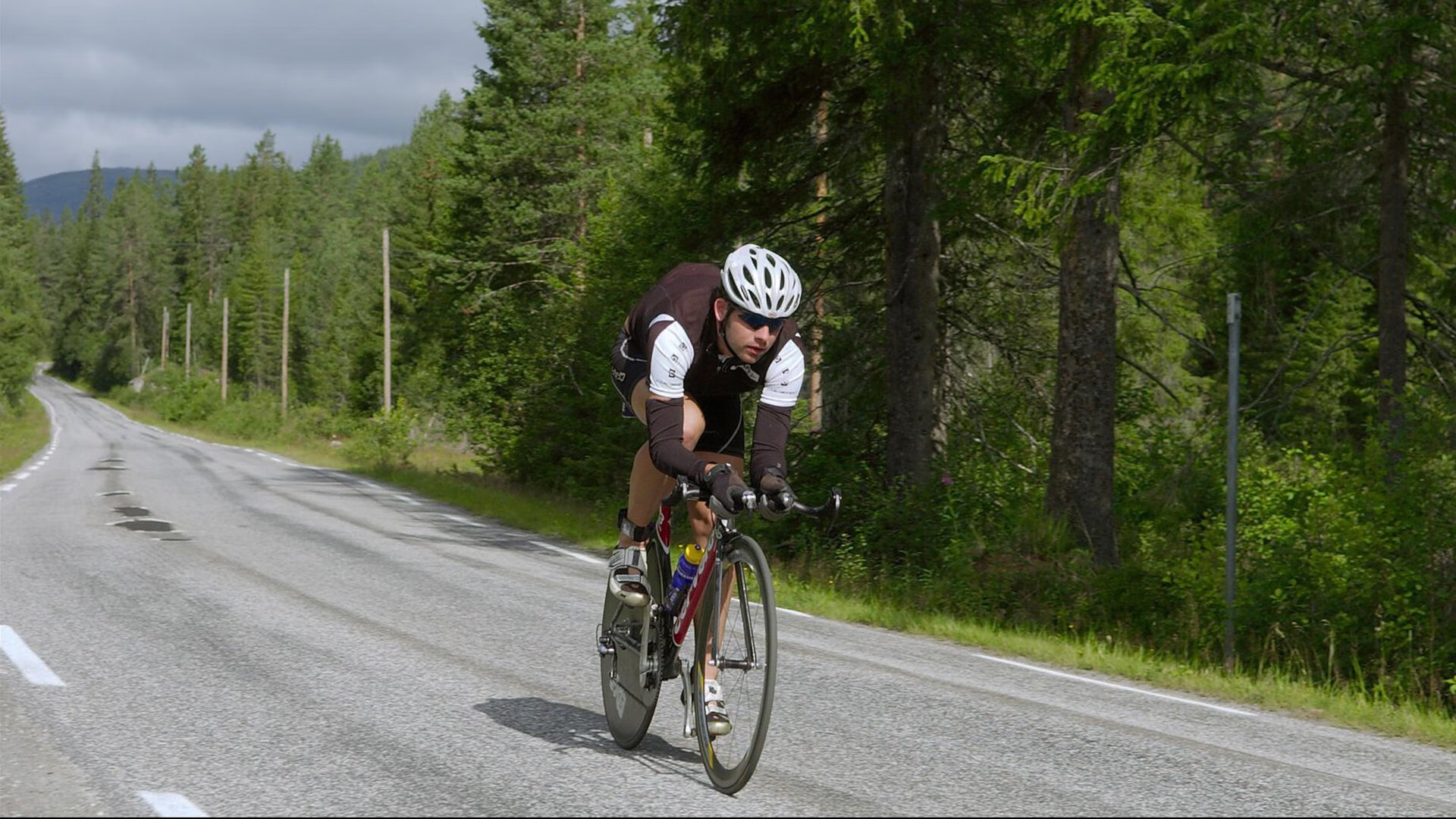 阿斯顿马丁力克梅赛德斯，塞恩斯关键制胜，改写F1竞争格局